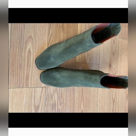 NWB LOGO BY LORI GOLDSTEIN COLL LOW SHAFT ITALIAN OLIVE ORANGE SUEDE BOOTS 9.5 - Picture 3 of 14